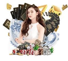 GGoldfish Myanmar ကစားသမားများ အွန်လိုင်း ကတ်ဂိမ်း ကစားနေသည့် မြင်ကွင်း